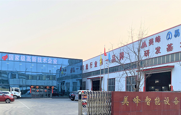 阿不來提·阿不都熱西提副主席，時任國家質(zhì)檢總局局長王勇、婁勤儉副部長與參賽選手合影留念